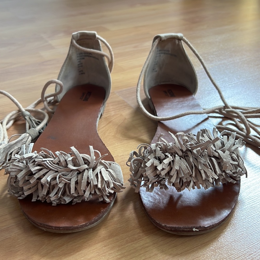 Fringe Tie Sandals Size 9.5 - Picture 2 of 6